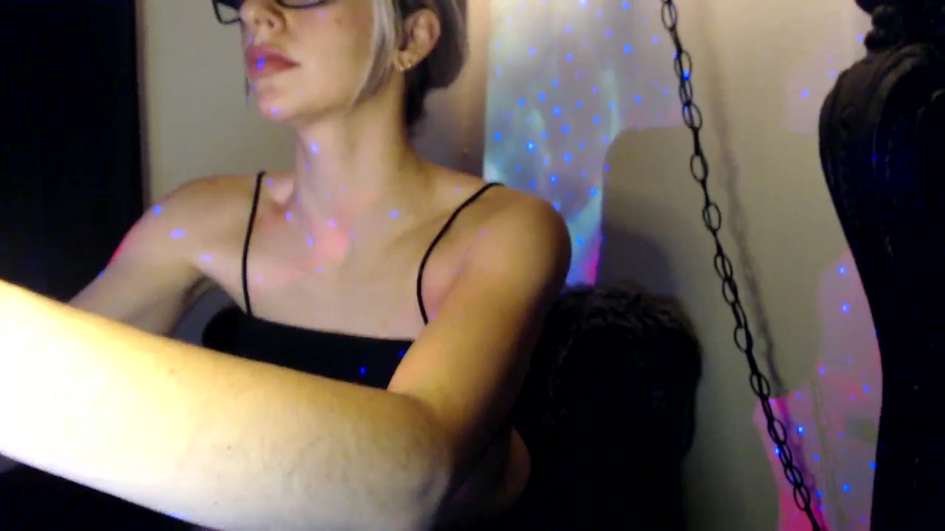 Gallery image thumbnail from xRosePetalsx's myfreecams stream on, 12/12/2023, 08:38 image 11 of 20