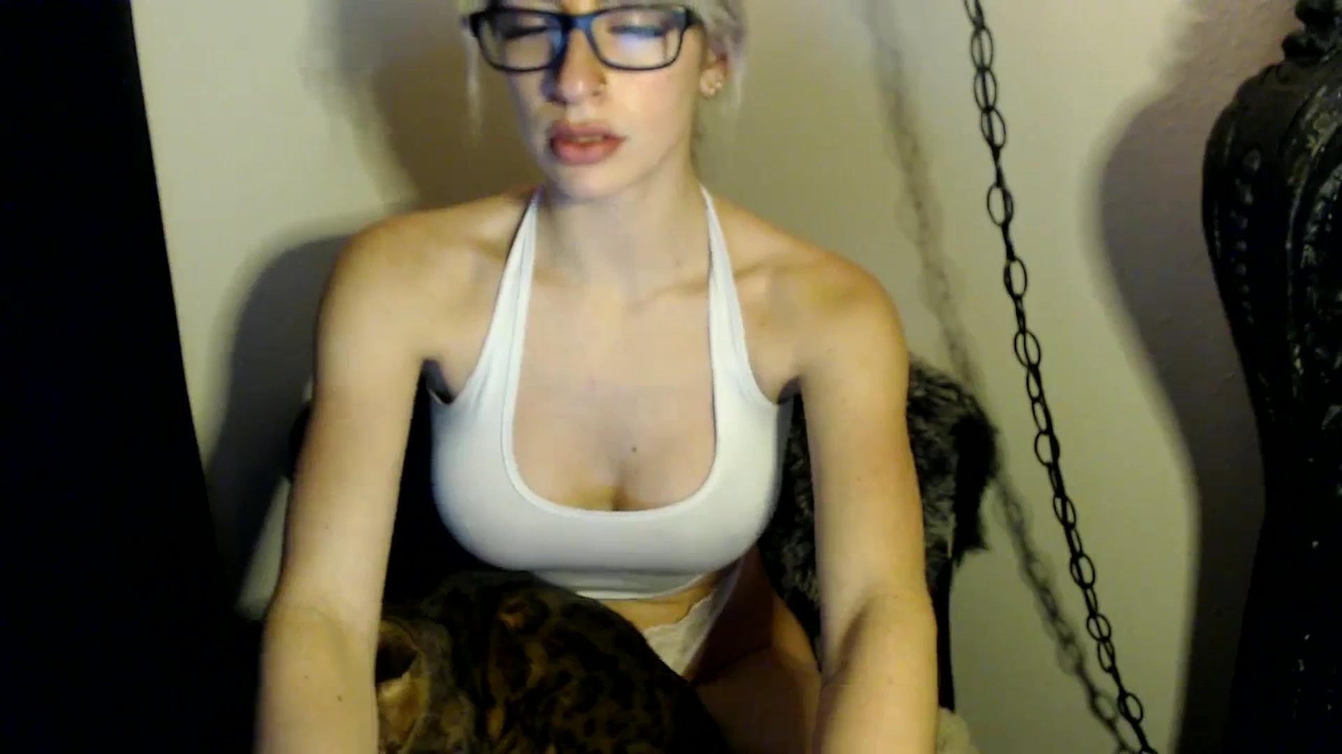 Gallery image thumbnail from xRosePetalsx's myfreecams stream on, 12/31/2023, 07:48 image 11 of 20