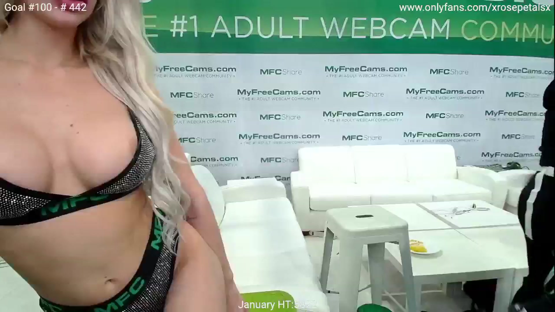 Gallery image thumbnail from xRosePetalsx's myfreecams stream on, 01/27/2024, 23:55 image 19 of 20