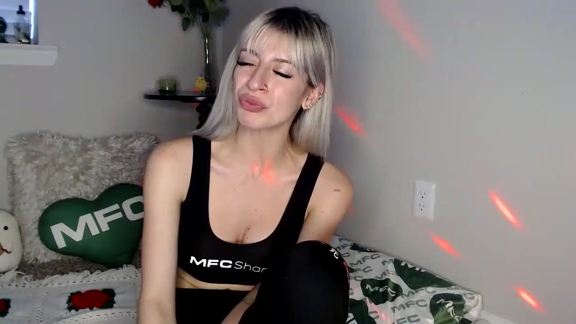 Gallery image thumbnail from xRosePetalsx's myfreecams stream on, 04/23/2024, 24:00 image 11 of 20