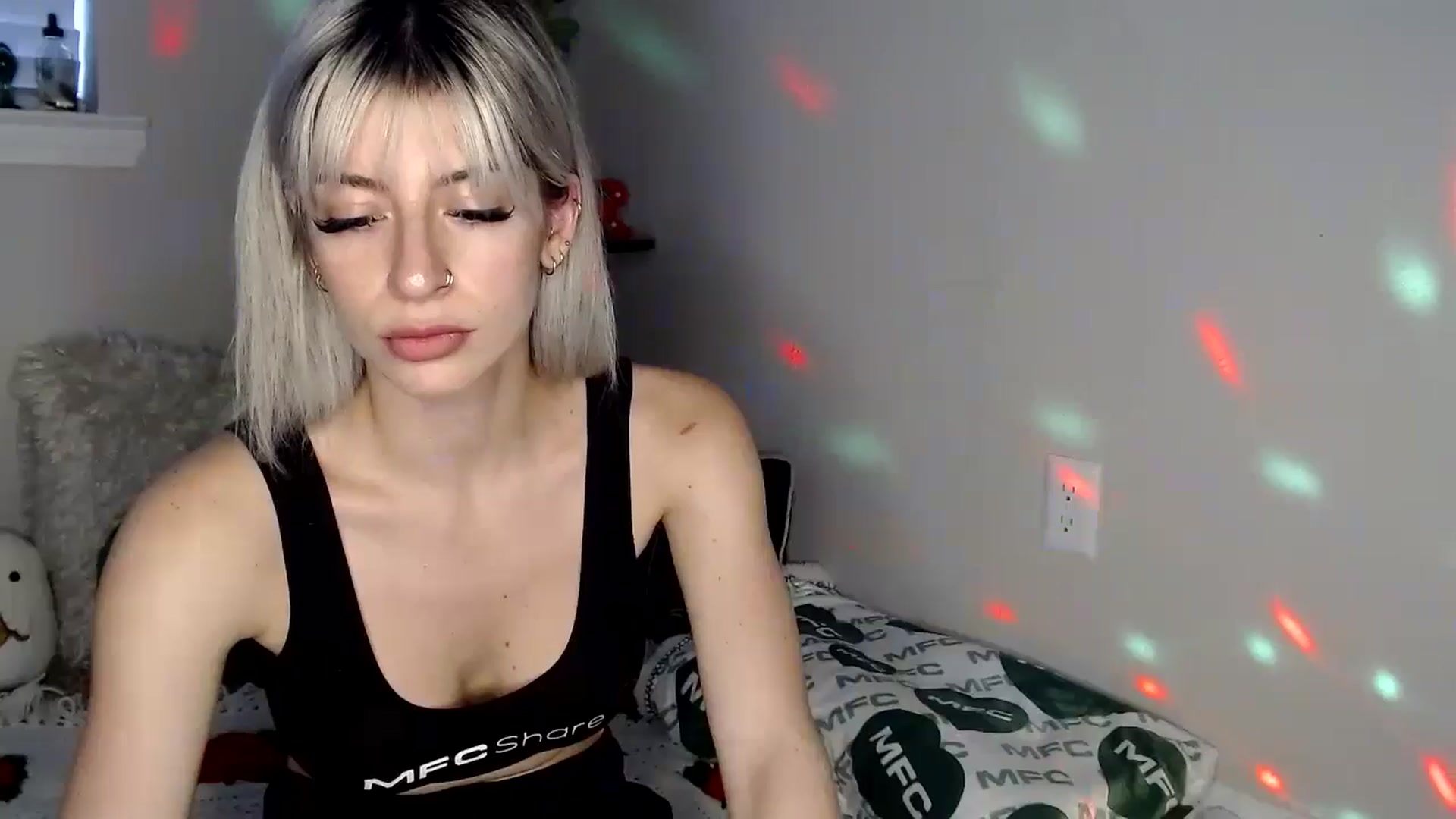 Gallery image thumbnail from xRosePetalsx's myfreecams stream on, 04/23/2024, 24:00 image 1 of 20