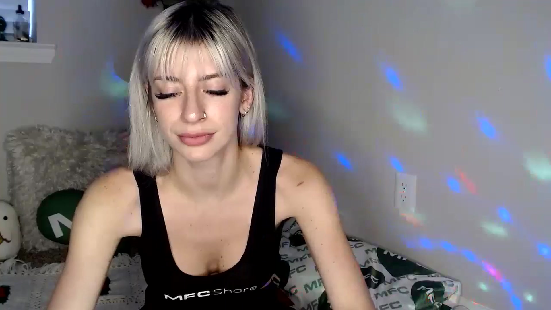 Gallery image thumbnail from xRosePetalsx's myfreecams stream on, 04/23/2024, 24:00 image 10 of 20