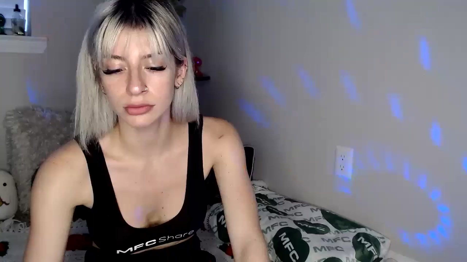 Gallery image thumbnail from xRosePetalsx's myfreecams stream on, 04/23/2024, 24:00 image 2 of 20