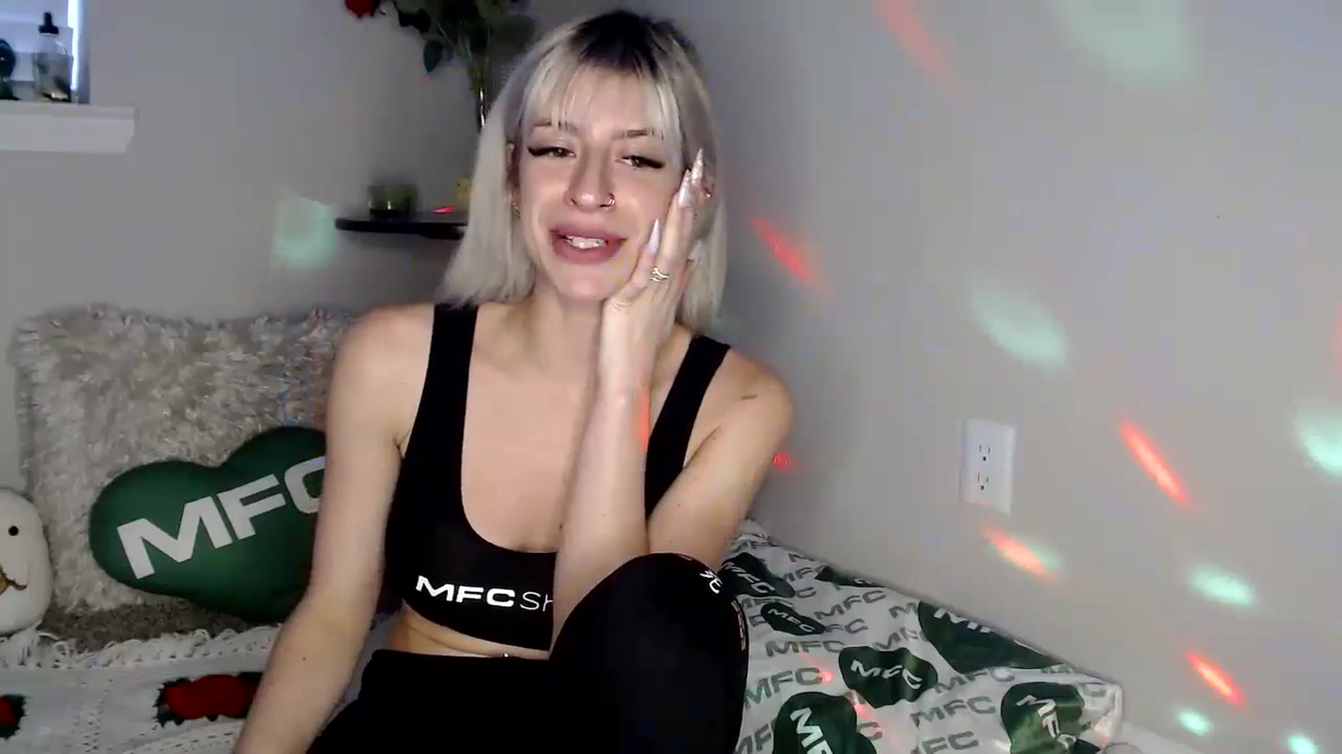 Gallery image thumbnail from xRosePetalsx's myfreecams stream on, 04/23/2024, 24:00 image 12 of 20