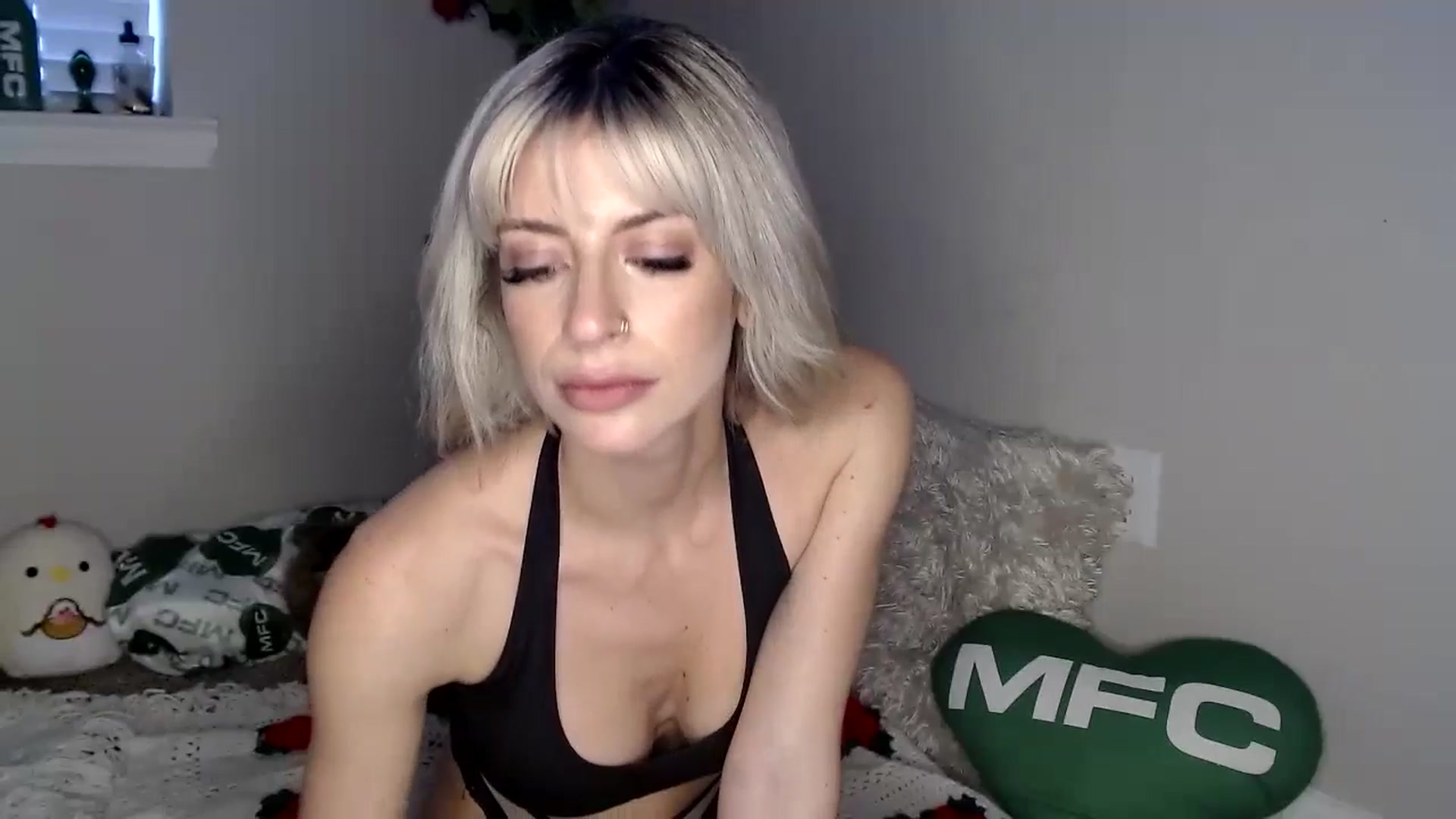 Gallery image thumbnail from xRosePetalsx's myfreecams stream on, 04/27/2024, 17:11 image 11 of 20