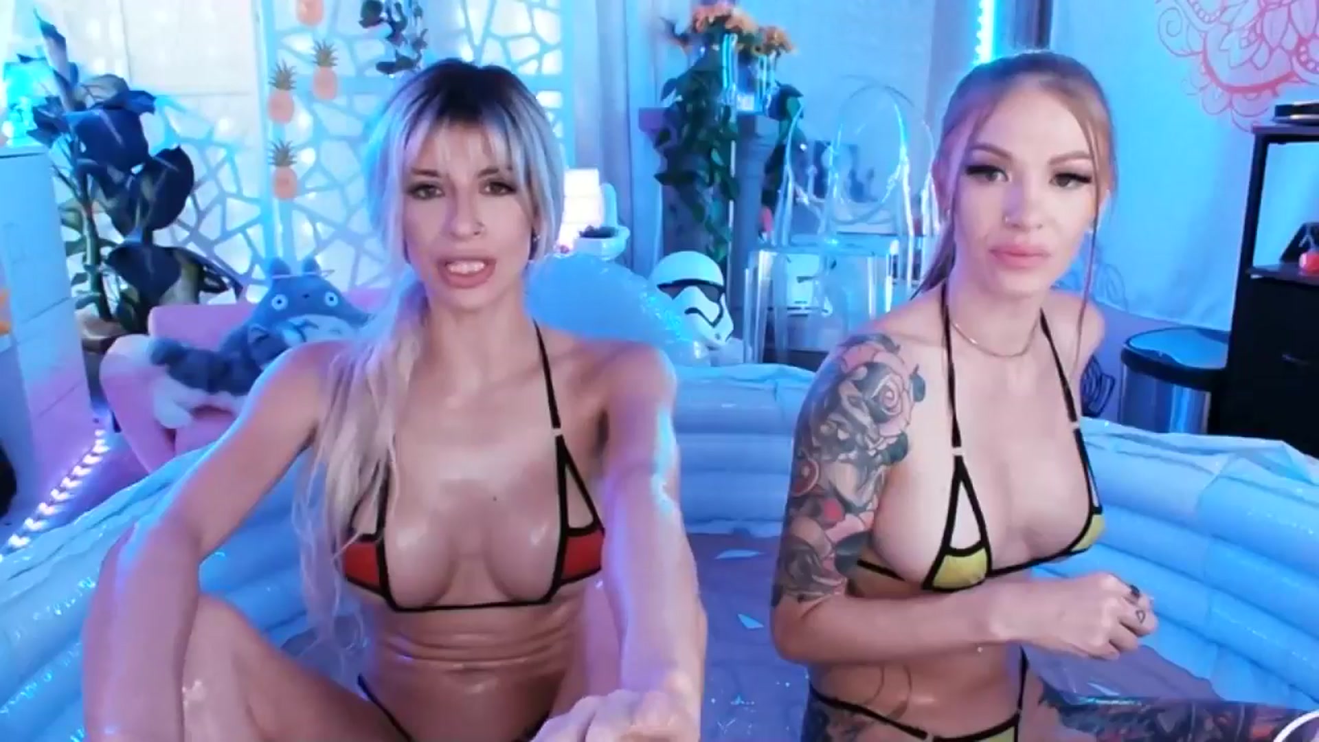Gallery image thumbnail from xRosePetalsx's myfreecams stream on, 06/16/2024, 07:46 image 14 of 20