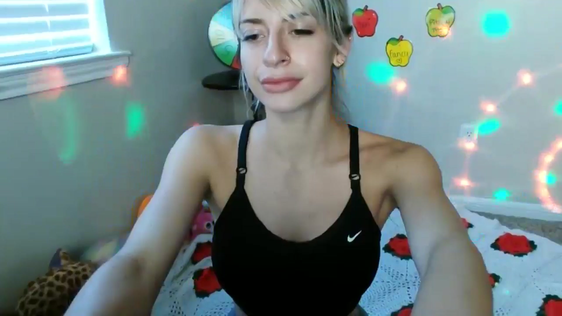 Gallery image thumbnail from xRosePetalsx's myfreecams stream on, 07/06/2024, 16:42 image 10 of 20