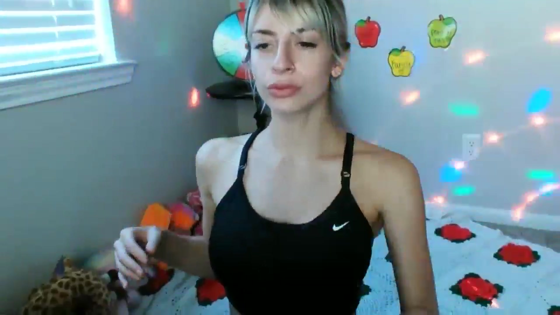Gallery image thumbnail from xRosePetalsx's myfreecams stream on, 07/06/2024, 16:42 image 15 of 20