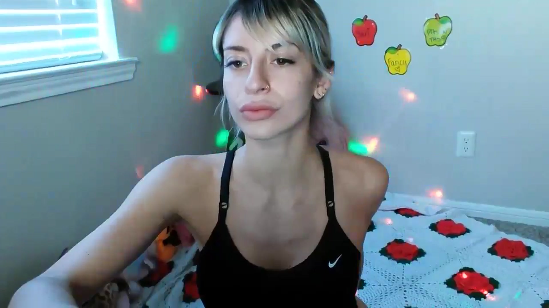 Gallery image thumbnail from xRosePetalsx's myfreecams stream on, 07/06/2024, 16:42 image 19 of 20
