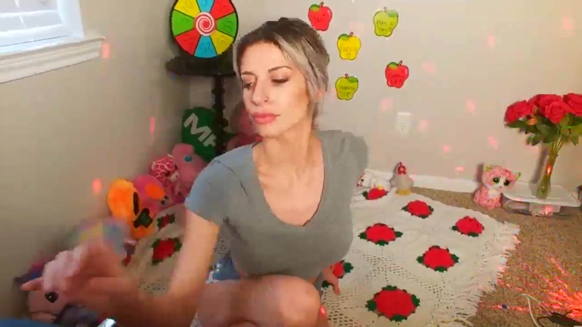 Gallery image thumbnail from xRosePetalsx's myfreecams stream on, 07/15/2024, 19:36 image 11 of 20