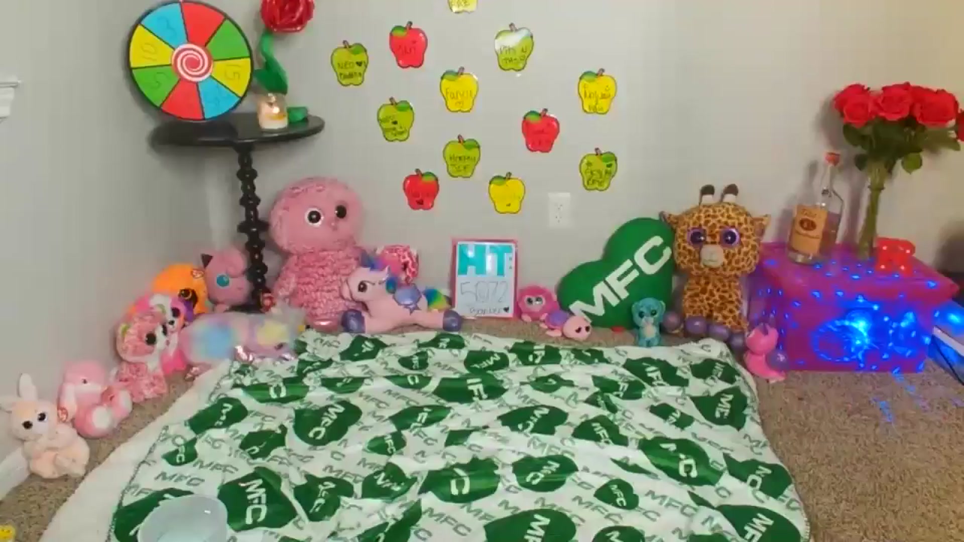 Gallery image thumbnail from xRosePetalsx's myfreecams stream on, 08/10/2024, 07:43 image 6 of 20