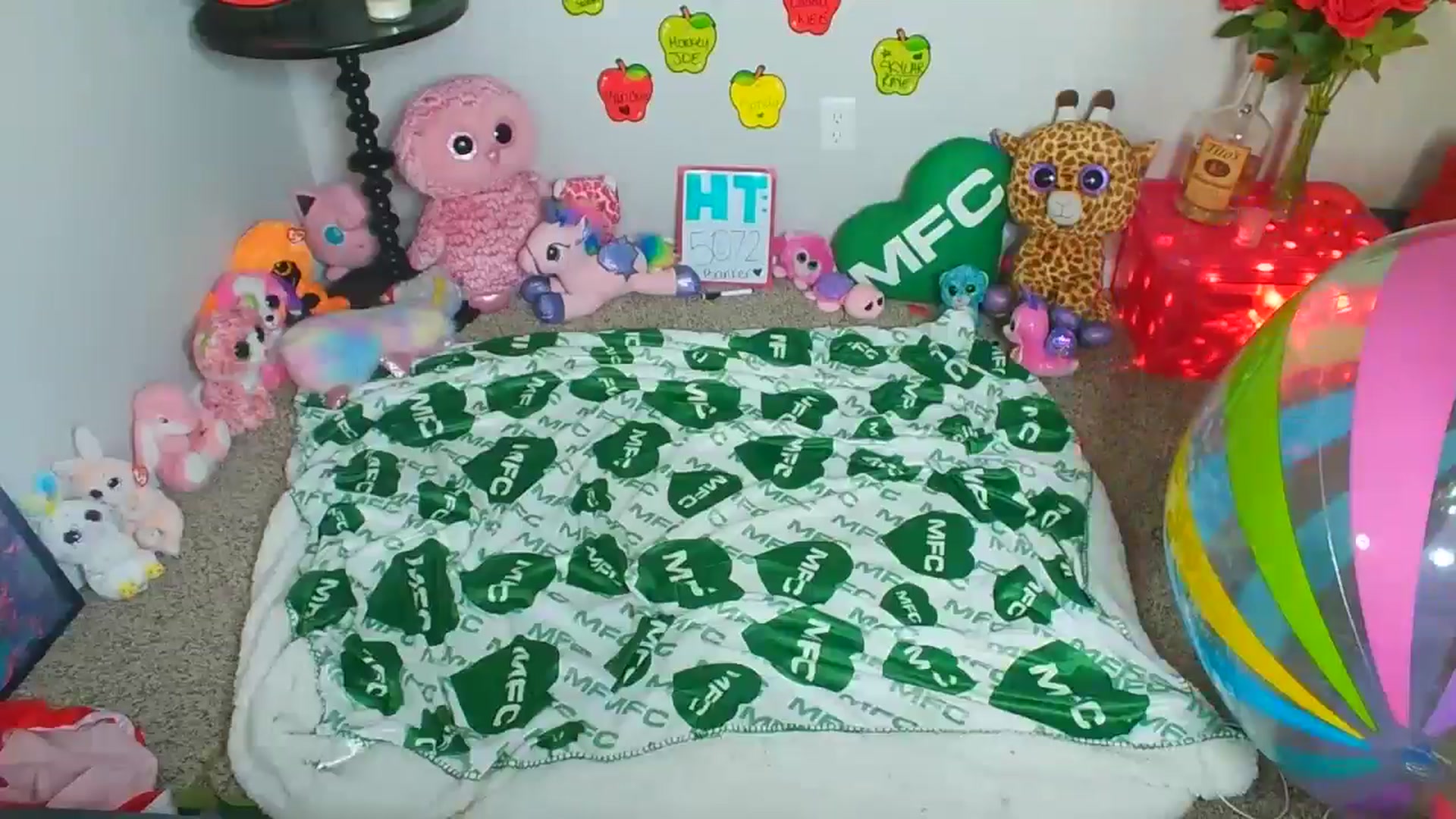 Gallery image thumbnail from xRosePetalsx's myfreecams stream on, 08/13/2024, 06:38 image 2 of 20