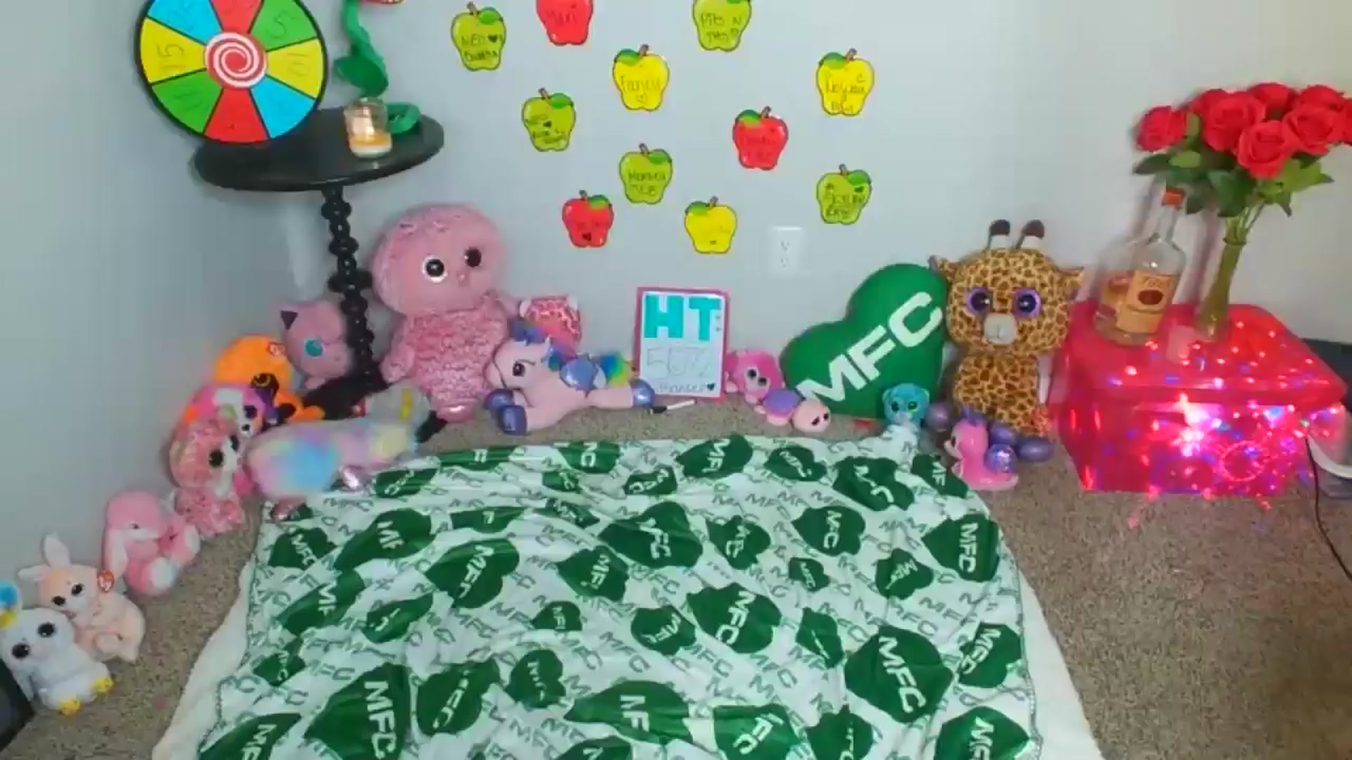 Gallery image thumbnail from xRosePetalsx's myfreecams stream on, 08/15/2024, 06:53 image 3 of 20