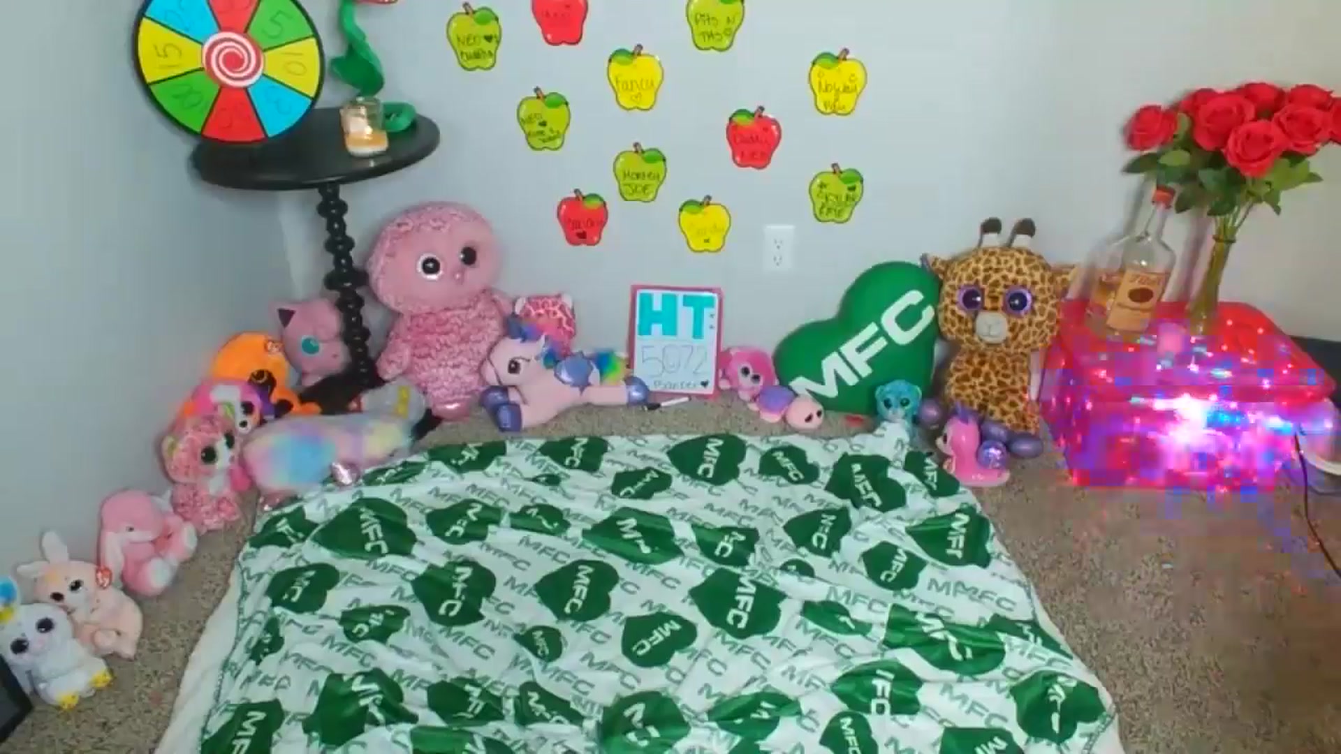 Gallery image thumbnail from xRosePetalsx's myfreecams stream on, 08/15/2024, 06:53 image 17 of 20