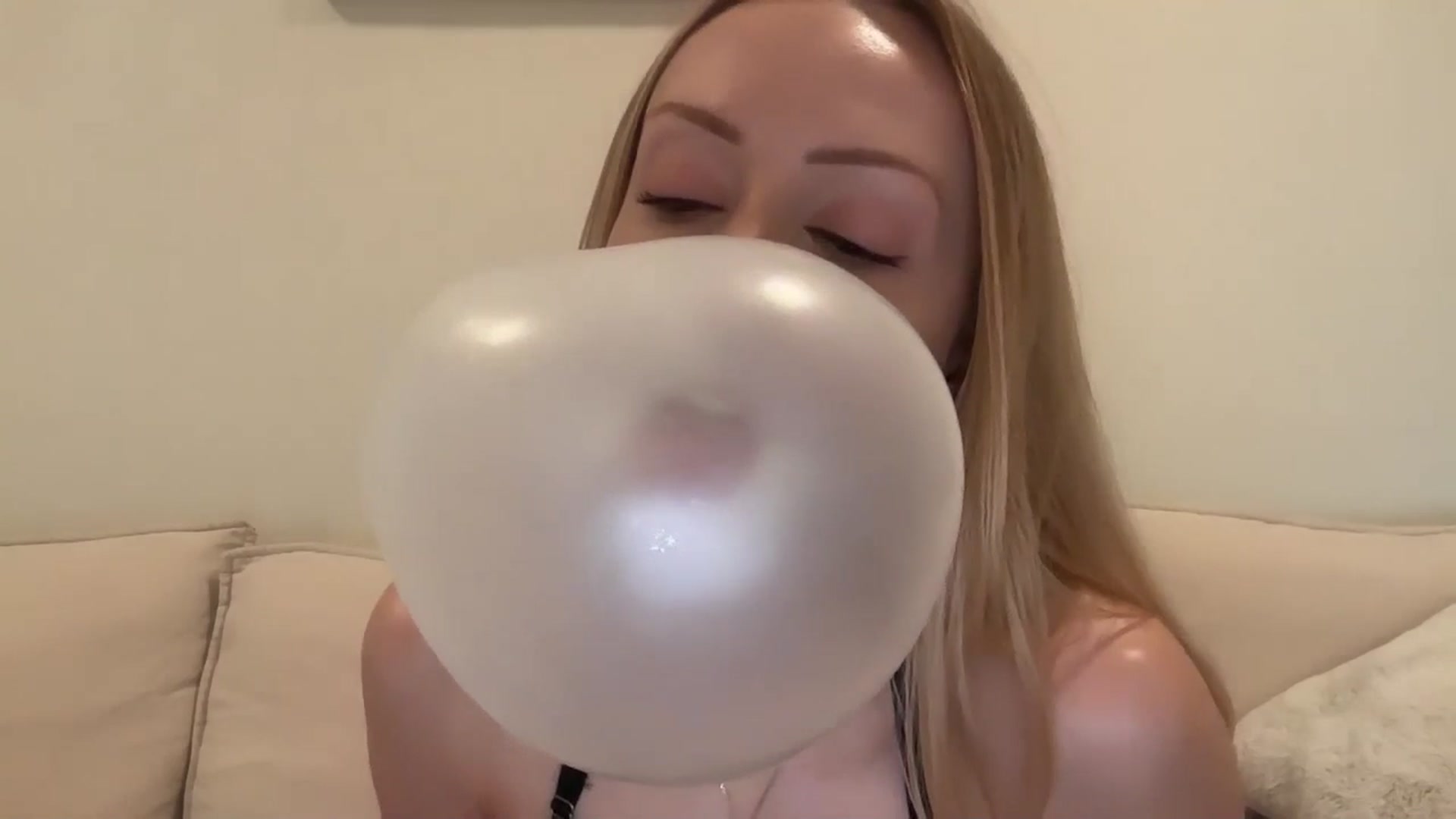 Gallery image thumbnail from xSadiexBlairx's myfreecams stream on, 08/21/2025, 18:22 image 16 of 20
