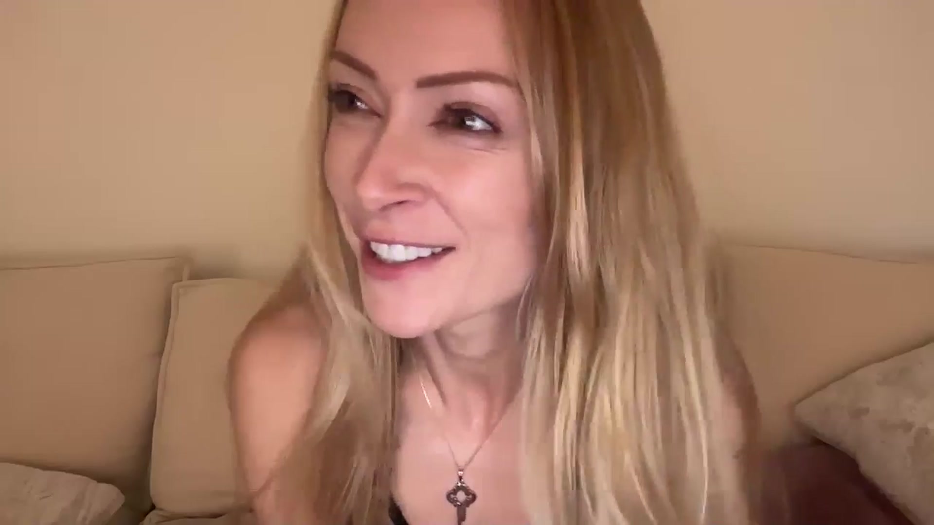 Gallery image thumbnail from xSadiexBlairx's myfreecams stream on, 08/21/2025, 21:18 image 3 of 20
