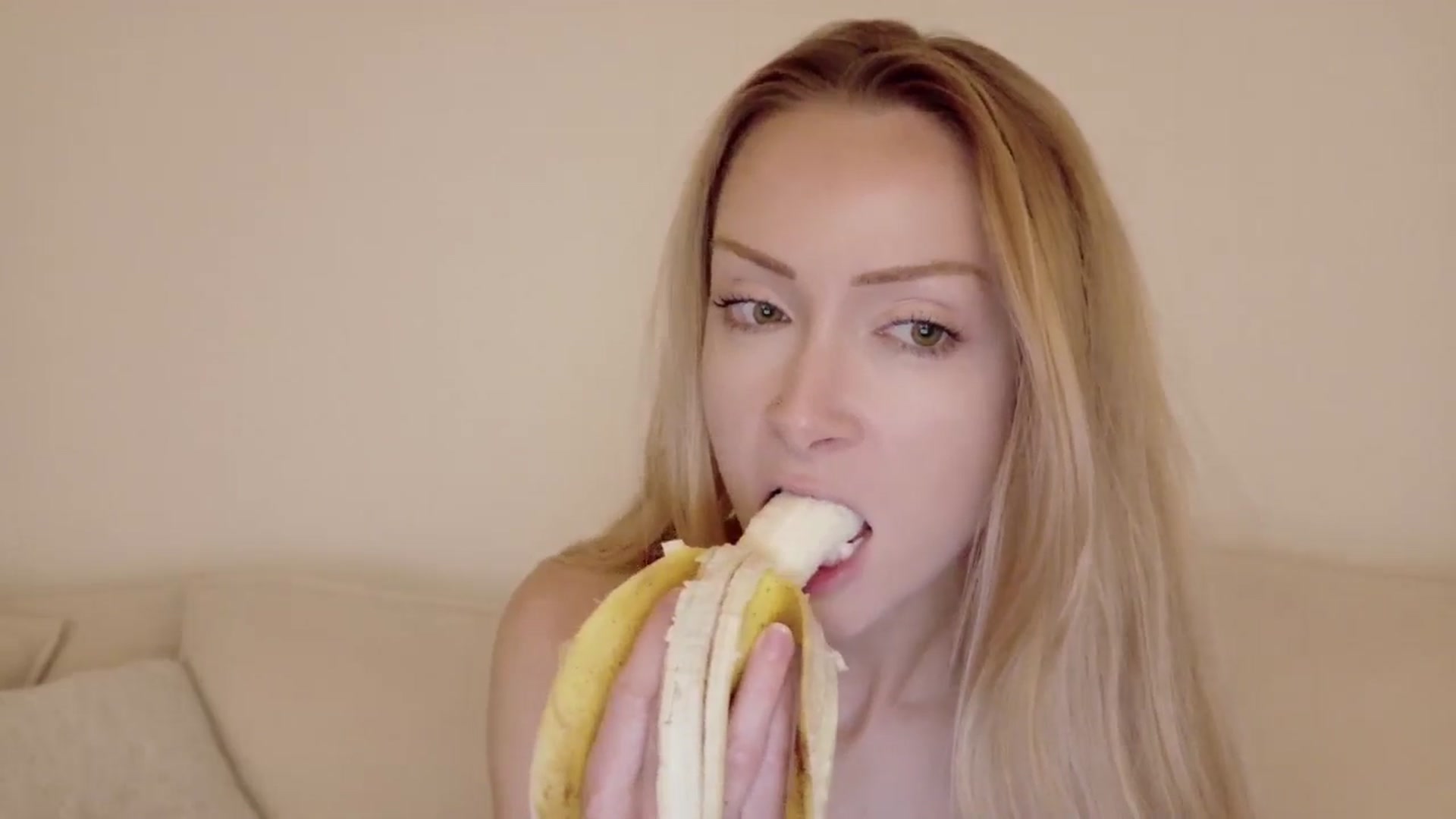 Gallery image thumbnail from xSadiexBlairx's myfreecams stream on, 08/29/2025, 03:19 image 7 of 20