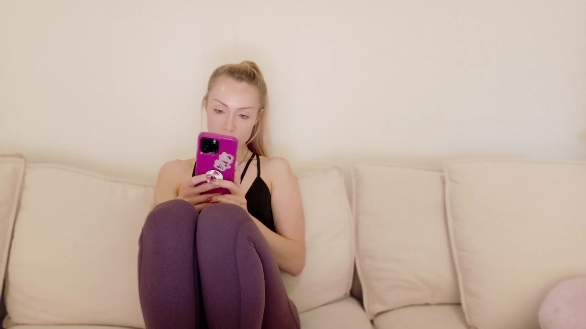Gallery image thumbnail from xSadiexBlairx's myfreecams stream on, 09/03/2025, 19:30 image 15 of 20