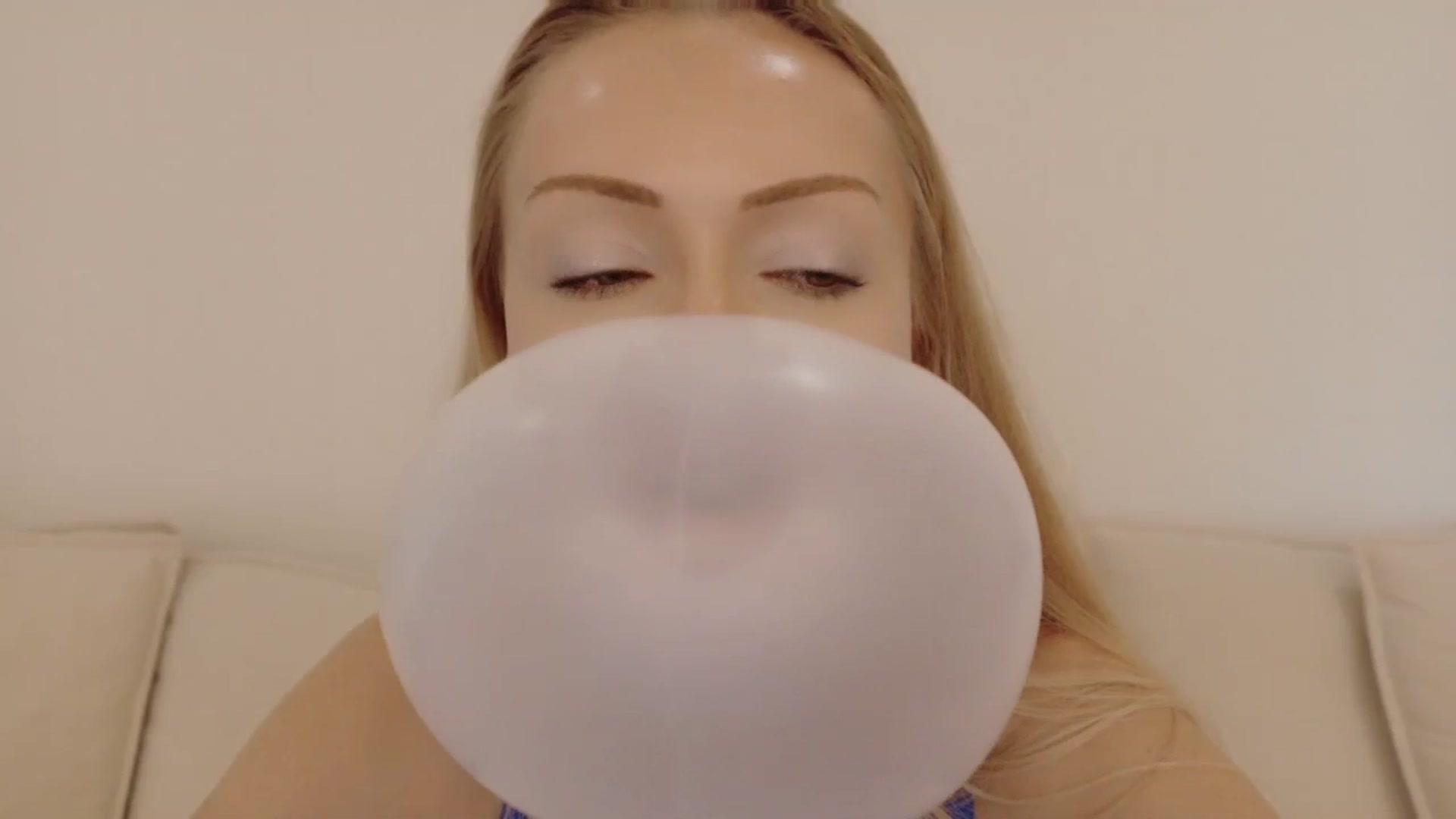 Gallery image thumbnail from xSadiexBlairx's myfreecams stream on, 09/04/2025, 18:27 image 11 of 20