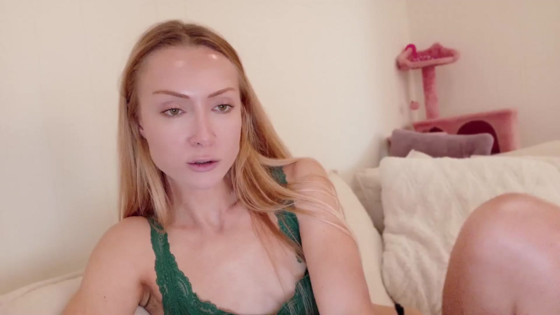 Gallery image thumbnail from xSadiexBlairx's myfreecams stream on, 09/08/2025, 21:12 image 9 of 20