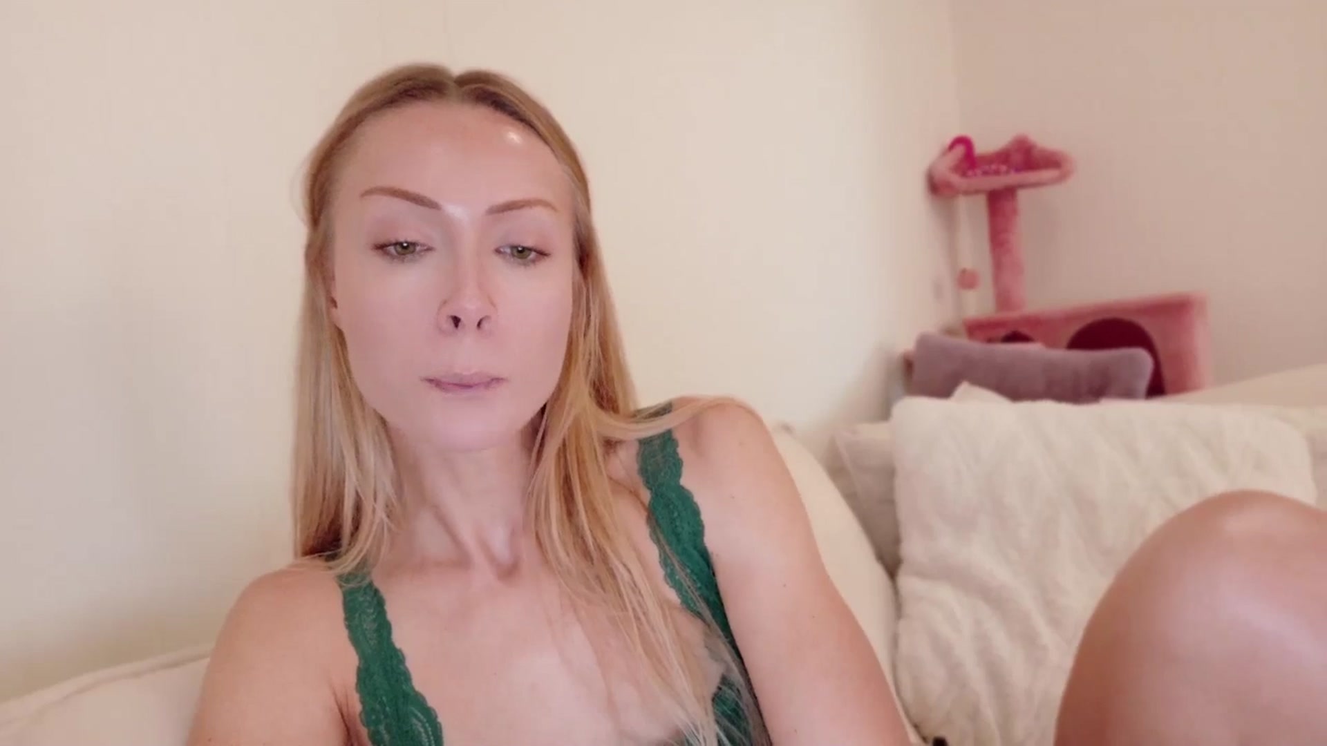 Gallery image thumbnail from xSadiexBlairx's myfreecams stream on, 09/08/2025, 21:12 image 12 of 20