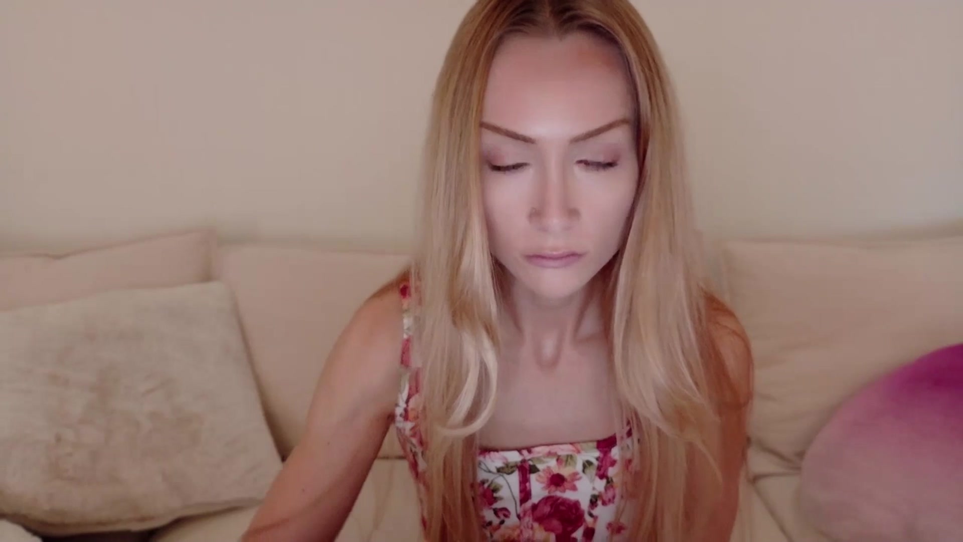 Gallery image thumbnail from xSadiexBlairx's myfreecams stream on, 09/09/2025, 18:33 image 8 of 20