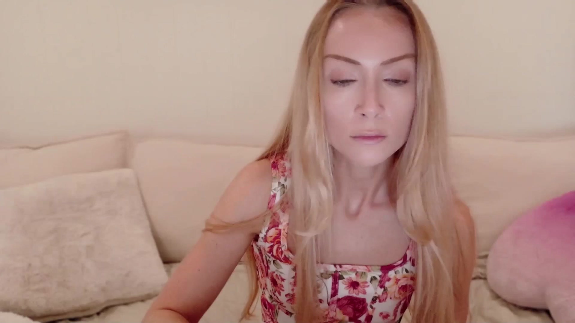 Gallery image thumbnail from xSadiexBlairx's myfreecams stream on, 09/09/2025, 18:55 image 8 of 20