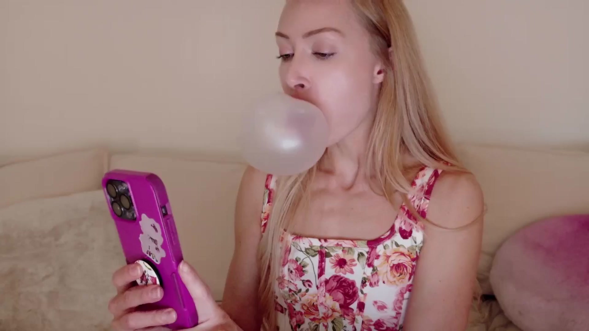 Gallery image thumbnail from xSadiexBlairx's myfreecams stream on, 09/09/2025, 20:33 image 11 of 20