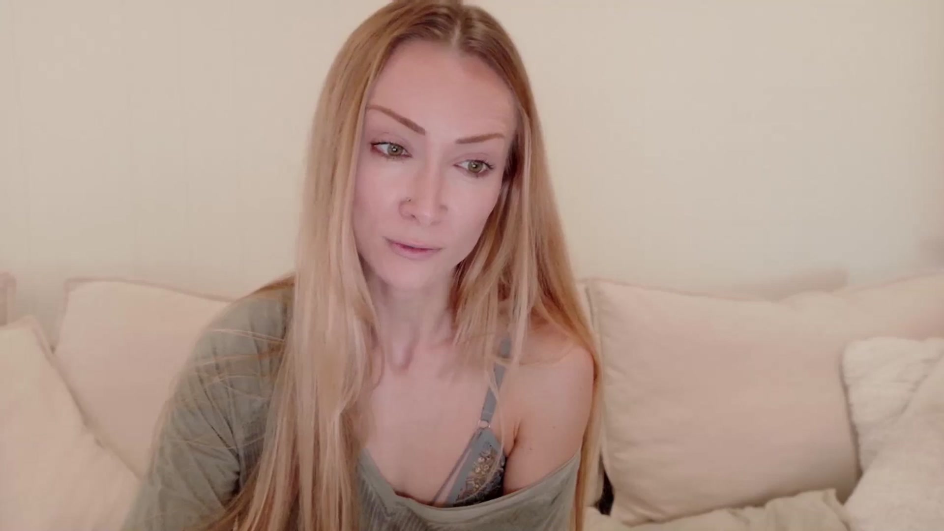 Gallery image thumbnail from xSadiexBlairx's myfreecams stream on, 09/18/2025, 18:37 image 9 of 20