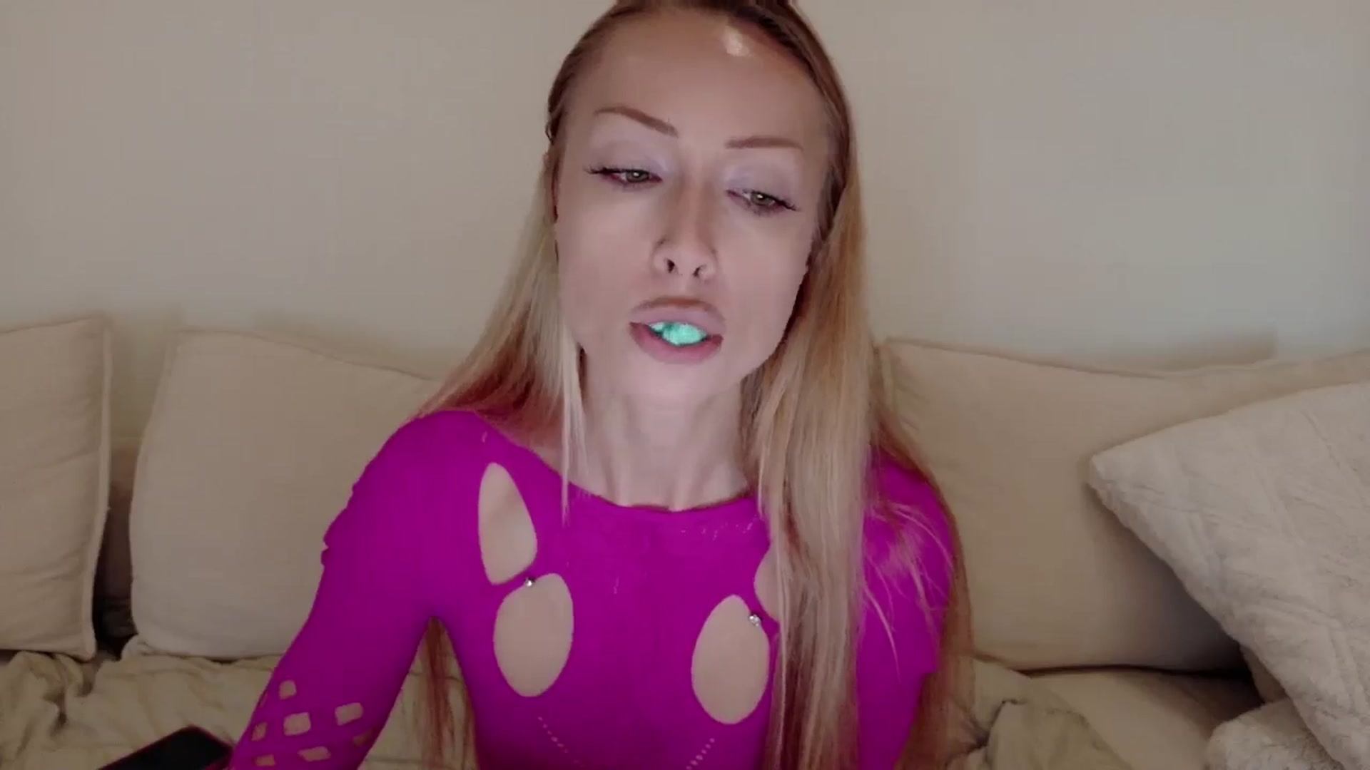 Gallery image thumbnail from xSadiexBlairx's myfreecams stream on, 09/19/2025, 20:49 image 19 of 20