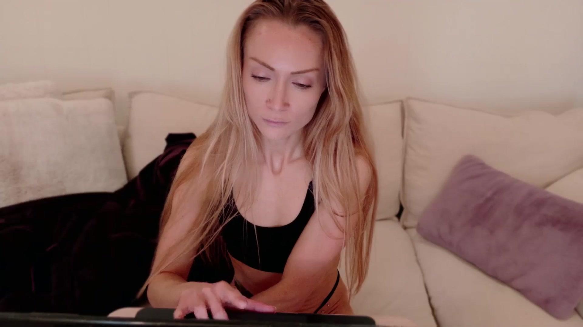 Gallery image thumbnail from xSadiexBlairx's myfreecams stream on, 10/01/2025, 20:04 image 6 of 20
