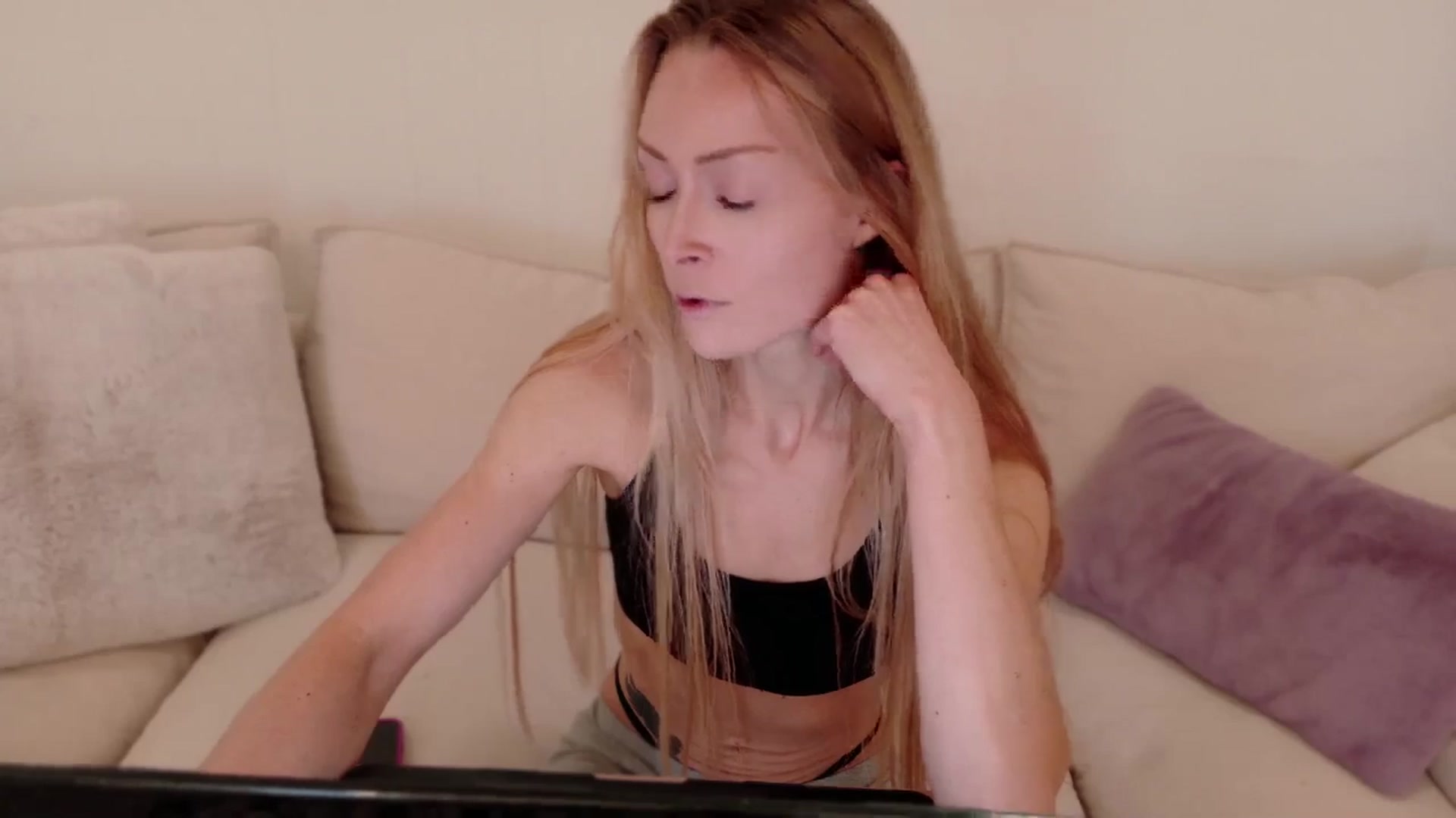 Gallery image thumbnail from xSadiexBlairx's myfreecams stream on, 10/01/2025, 20:04 image 17 of 20