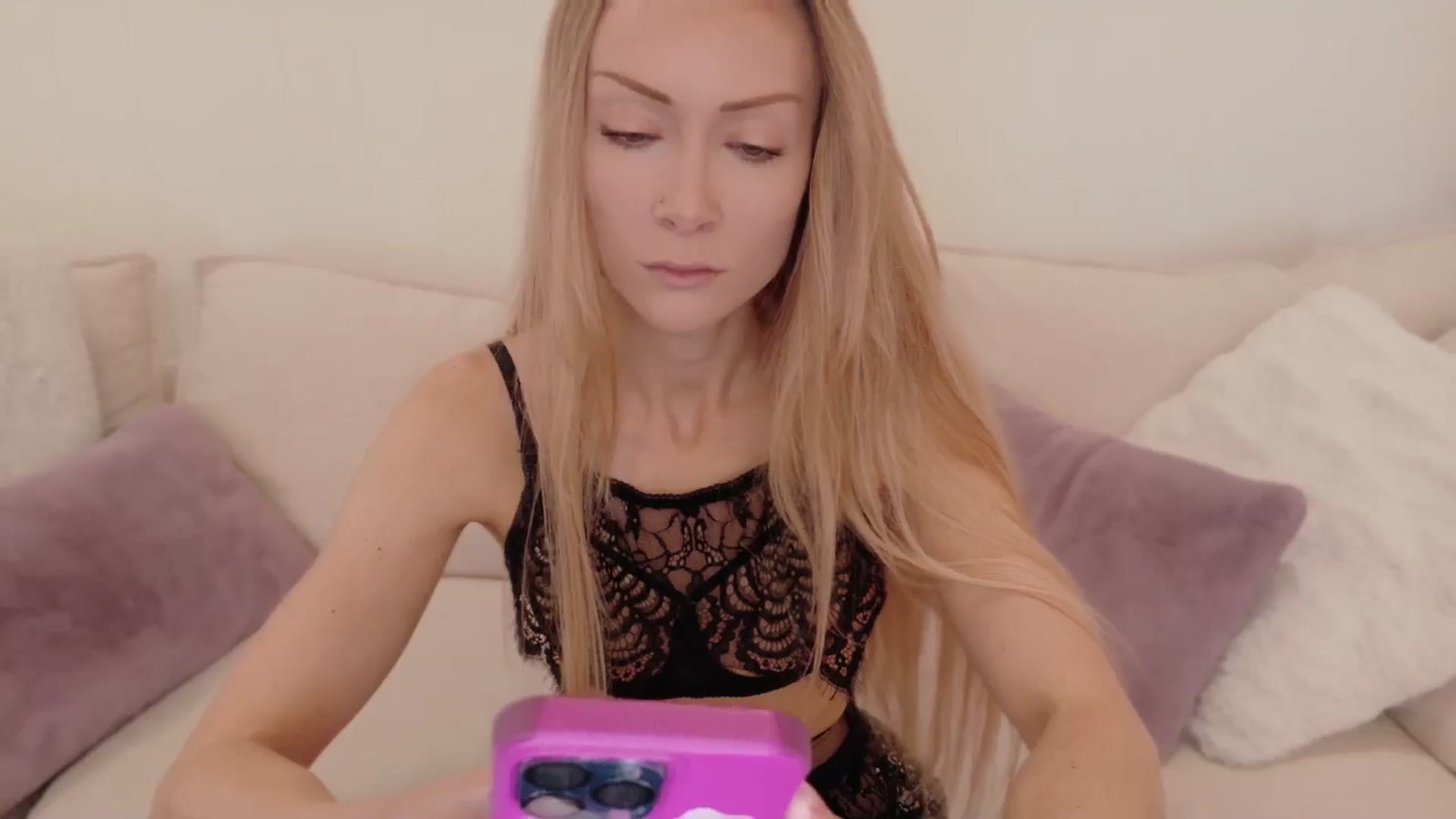Gallery image thumbnail from xSadiexBlairx's myfreecams stream on, 10/02/2025, 18:34 image 8 of 20