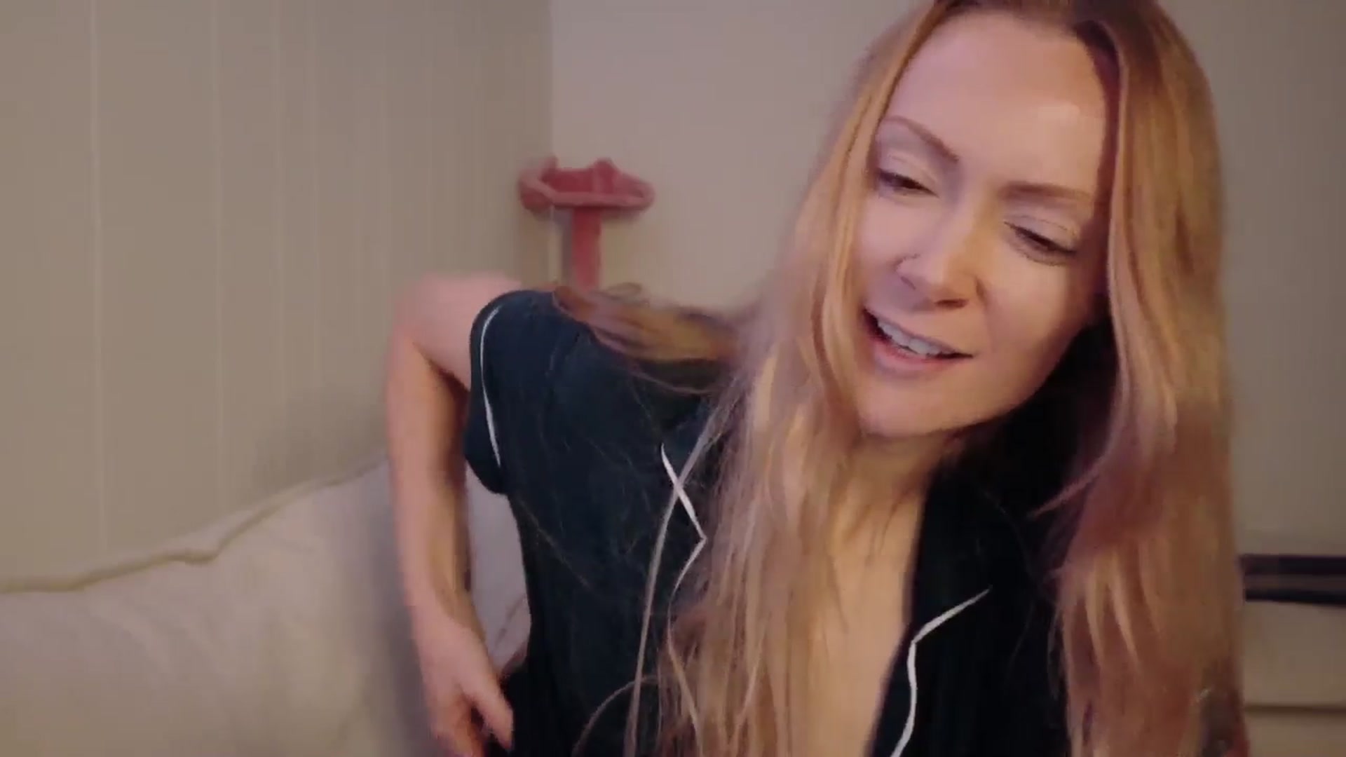 Gallery image thumbnail from xSadiexBlairx's myfreecams stream on, 10/06/2025, 02:26 image 8 of 20