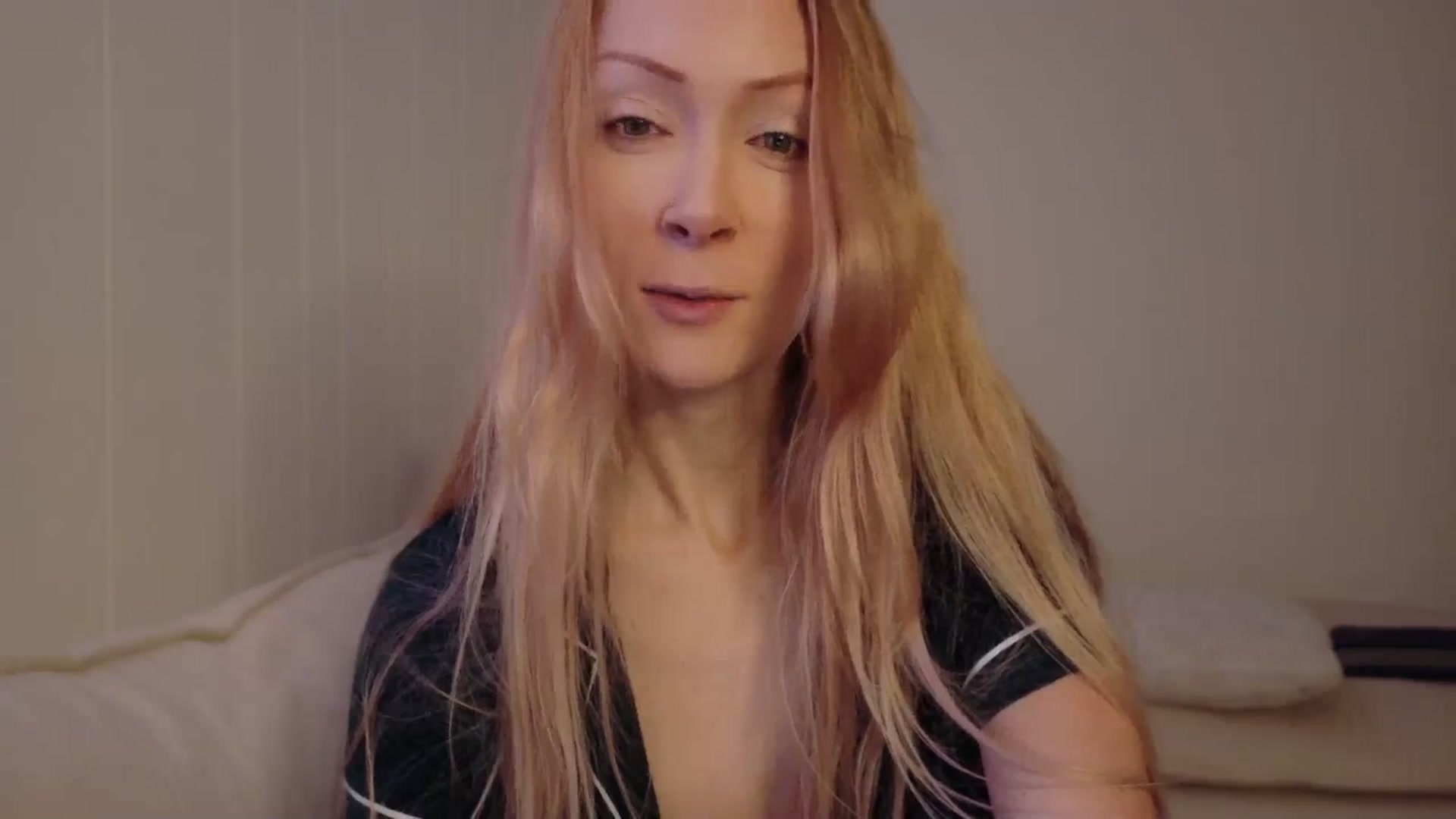 Gallery image thumbnail from xSadiexBlairx's myfreecams stream on, 10/06/2025, 02:26 image 3 of 20