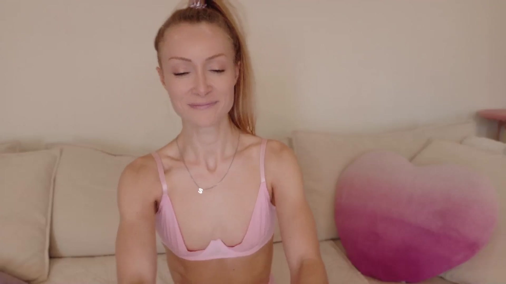 Gallery image thumbnail from xSadiexBlairx's myfreecams stream on, 10/07/2025, 18:56 image 19 of 20