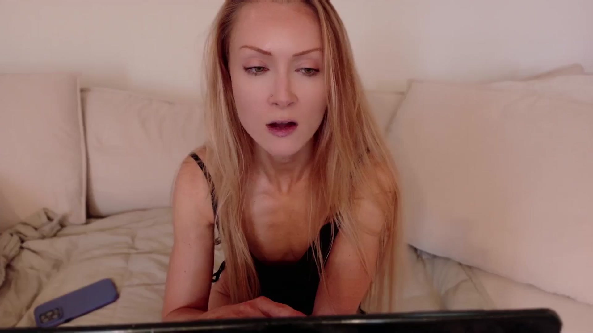 Gallery image thumbnail from xSadiexBlairx's myfreecams stream on, 10/13/2025, 19:16 image 10 of 20