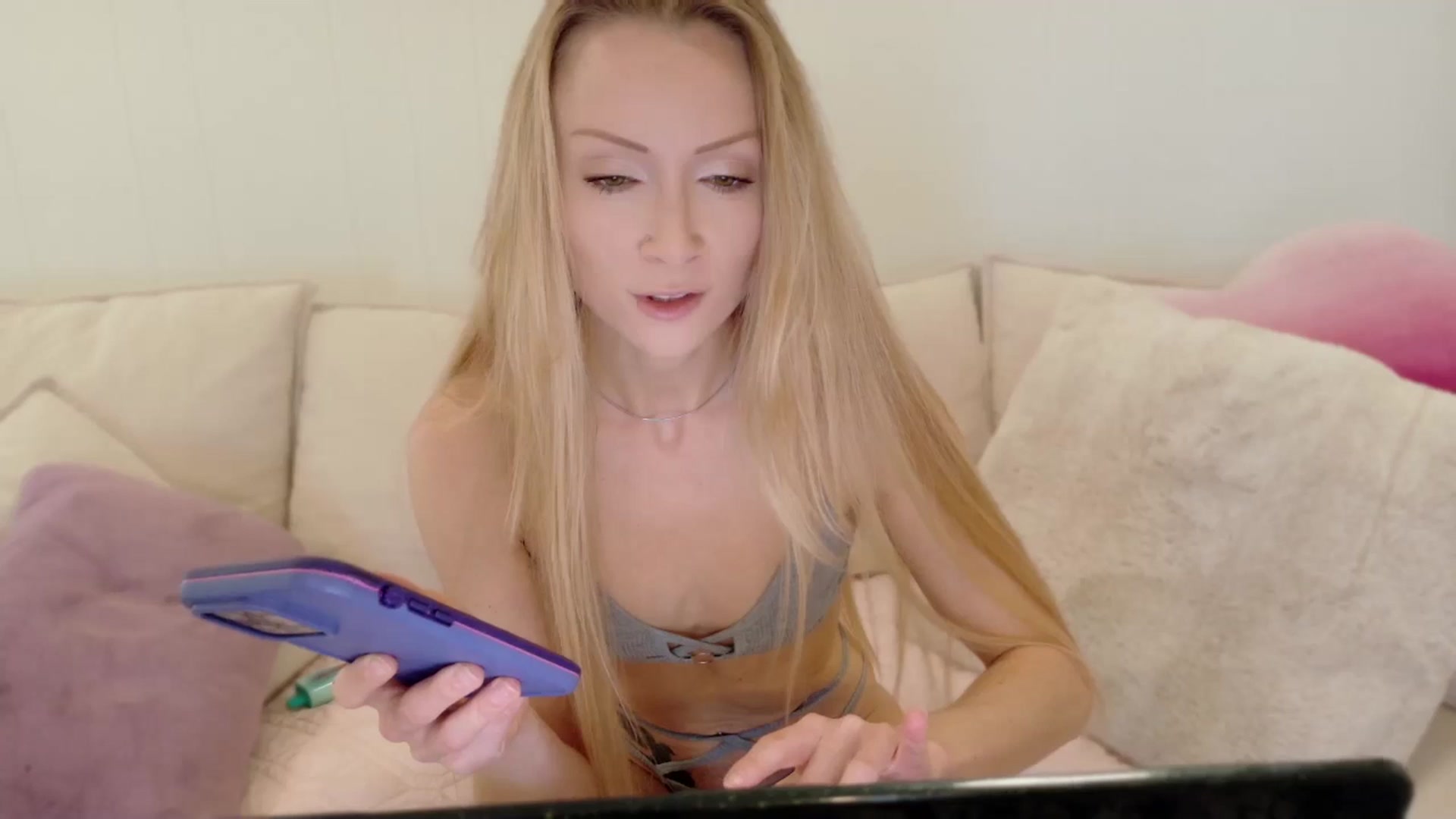 Gallery image thumbnail from xSadiexBlairx's myfreecams stream on, 10/22/2025, 17:32 image 17 of 20