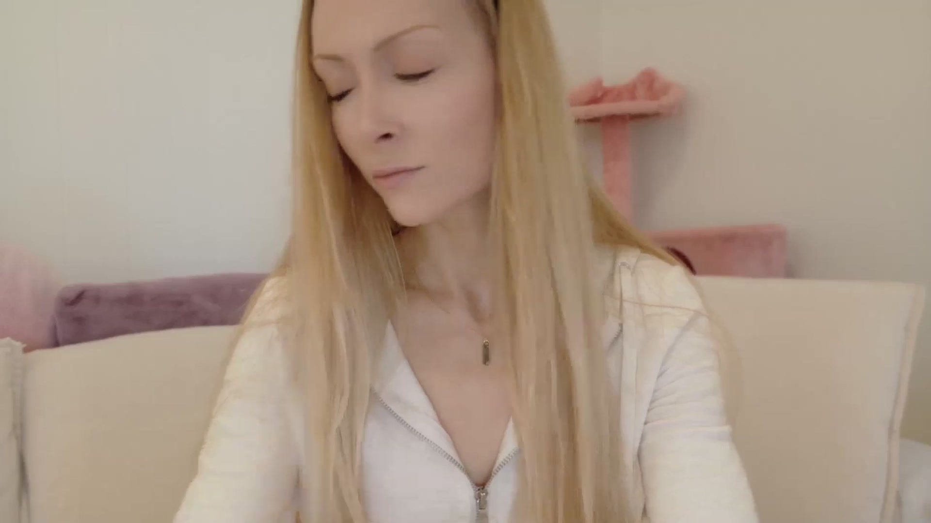 Gallery image thumbnail from xSadiexBlairx's myfreecams stream on, 11/05/2025, 17:28 image 16 of 20