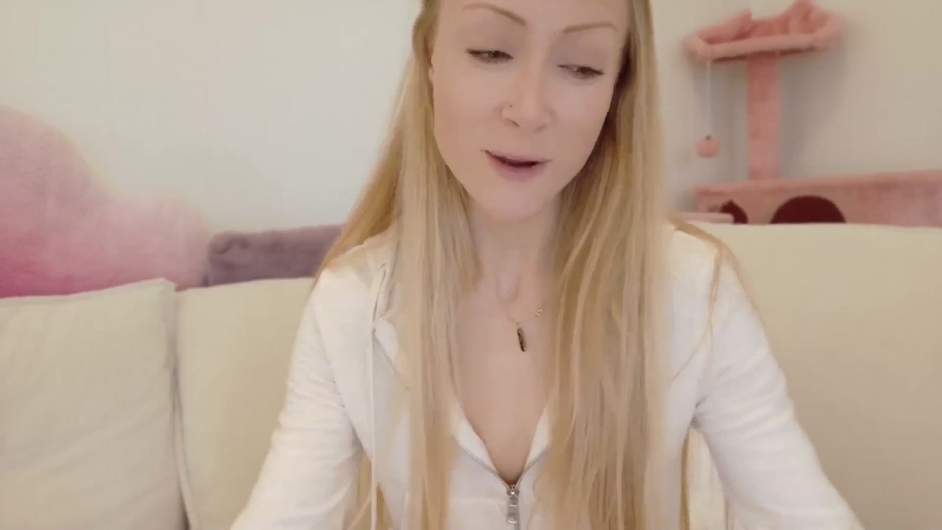 Gallery image thumbnail from xSadiexBlairx's myfreecams stream on, 11/05/2025, 18:05 image 9 of 20