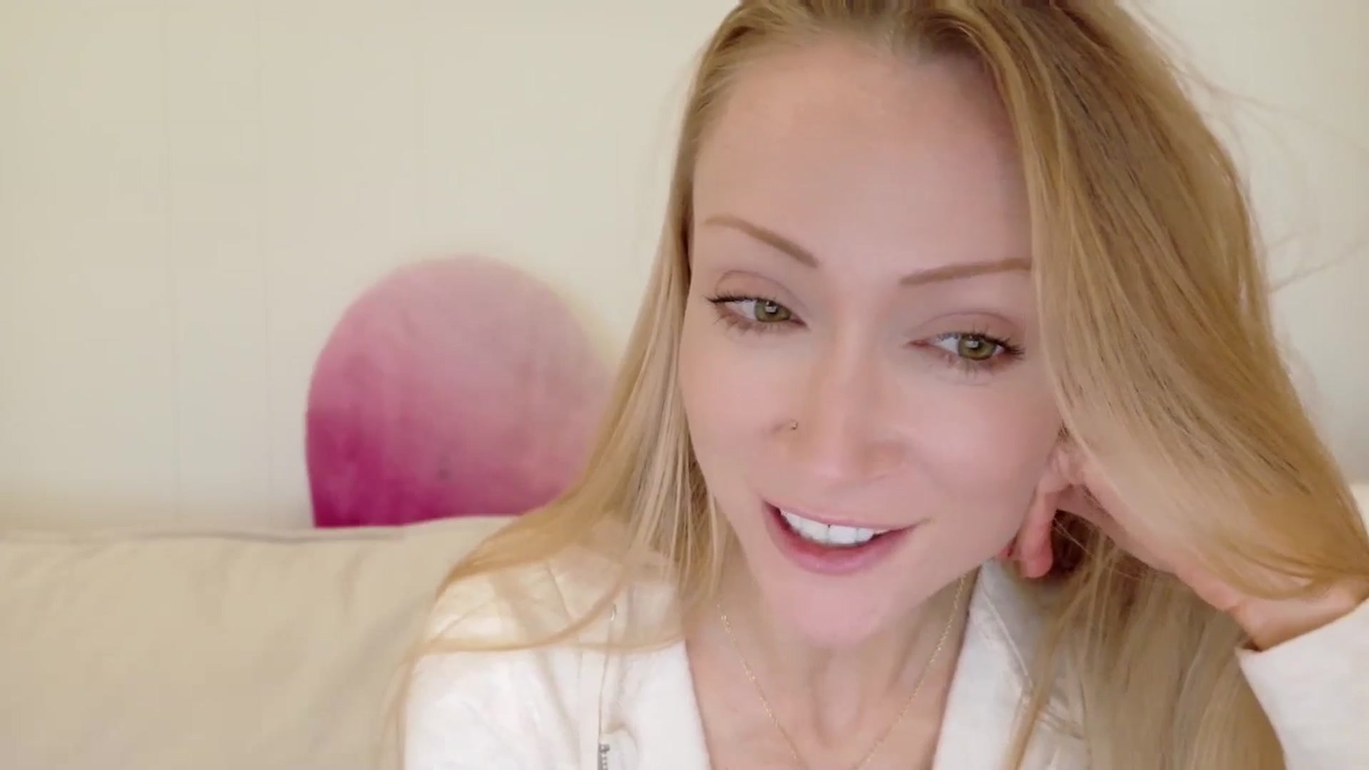 Gallery image thumbnail from xSadiexBlairx's myfreecams stream on, 11/05/2025, 19:33 image 13 of 20