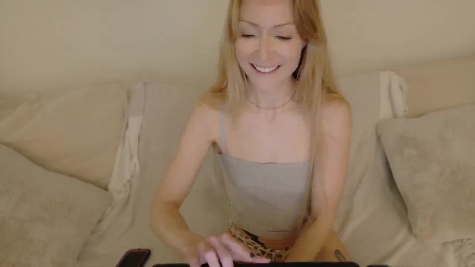 Gallery image thumbnail from xSadiexBlairx's myfreecams stream on, 12/21/2025, 23:23 image 4 of 20