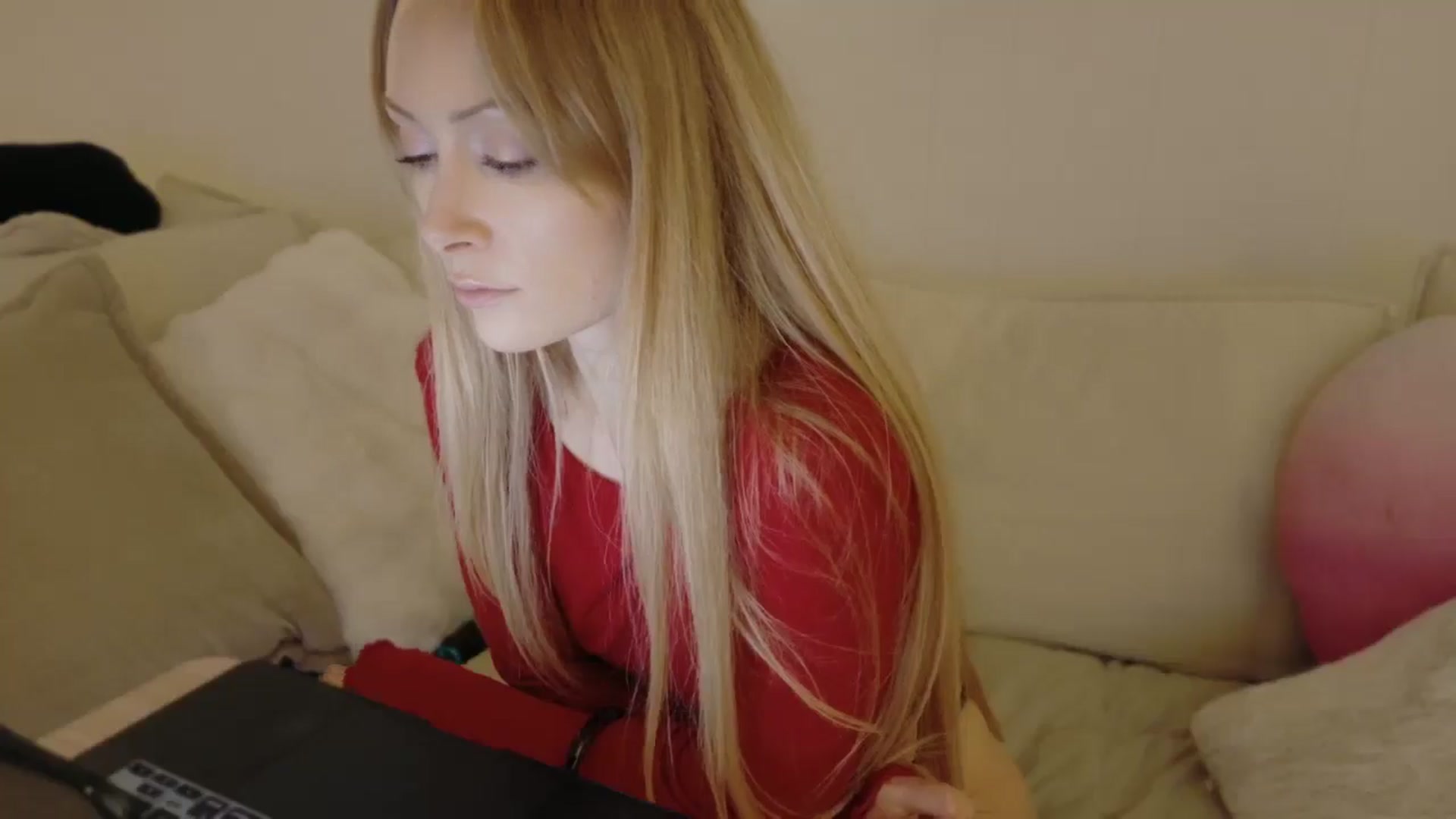 Gallery image thumbnail from xSadiexBlairx's myfreecams stream on, 01/04/2026, 03:47 image 4 of 20