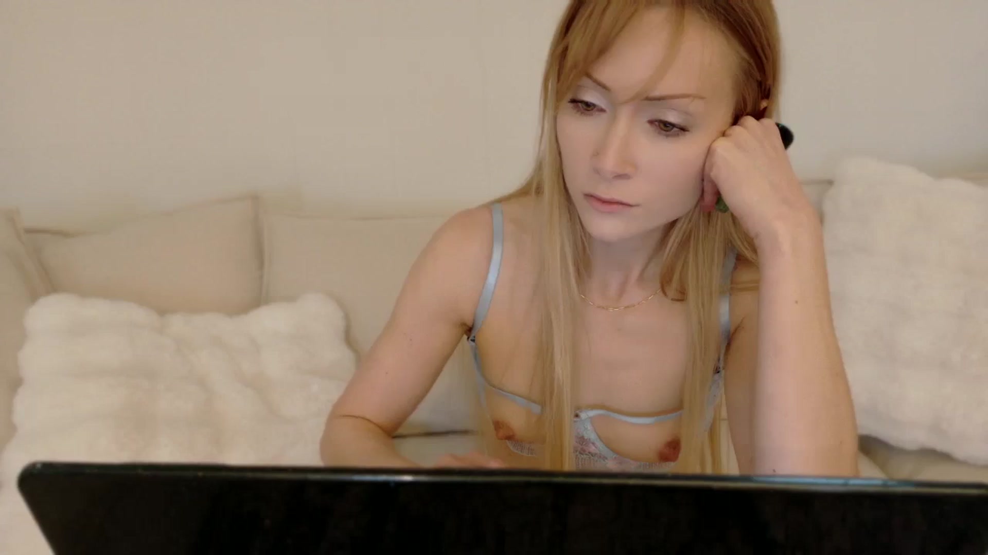 Gallery image thumbnail from xSadiexBlairx's myfreecams stream on, 01/12/2026, 21:42 image 16 of 20