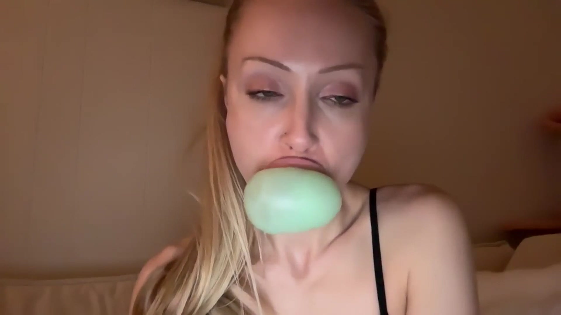 Gallery image thumbnail from xSadiexBlairx's myfreecams stream on, 03/05/2026, 02:50 image 14 of 20