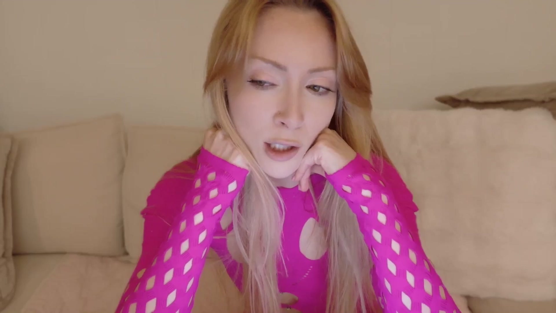 Gallery image thumbnail from xSadiexBlairx's myfreecams stream on, 03/29/2026, 01:20 image 12 of 20