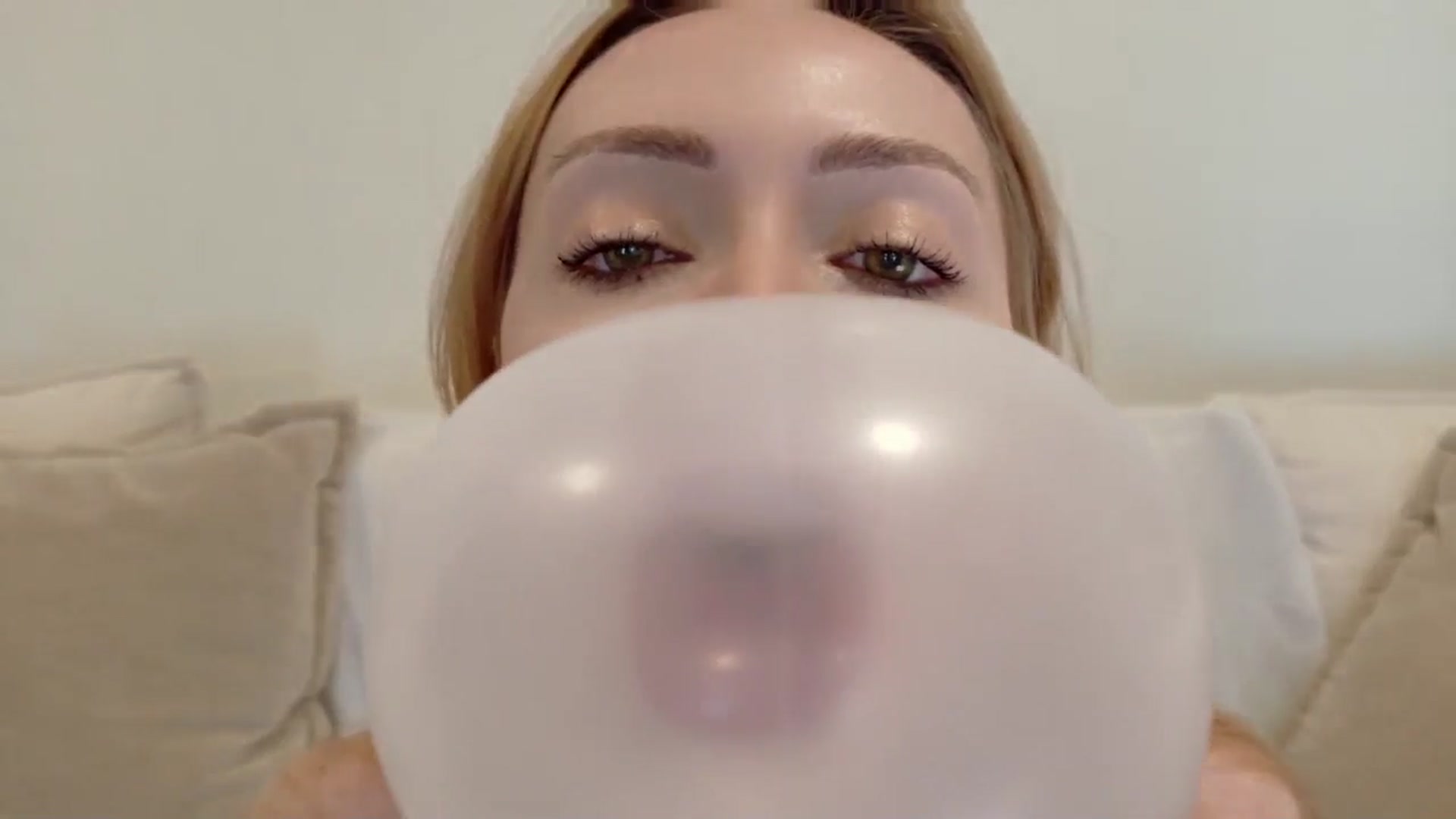 Gallery image thumbnail from xSadiexBlairx's myfreecams stream on, 04/27/2026, 19:08 image 19 of 20