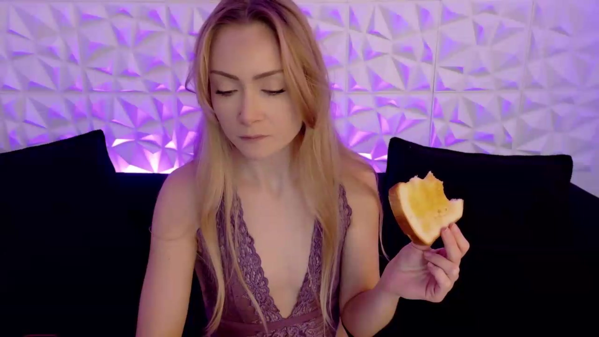 Gallery image thumbnail from xSadiexBlairx's myfreecams stream on, 06/02/2026, 19:16 image 17 of 20