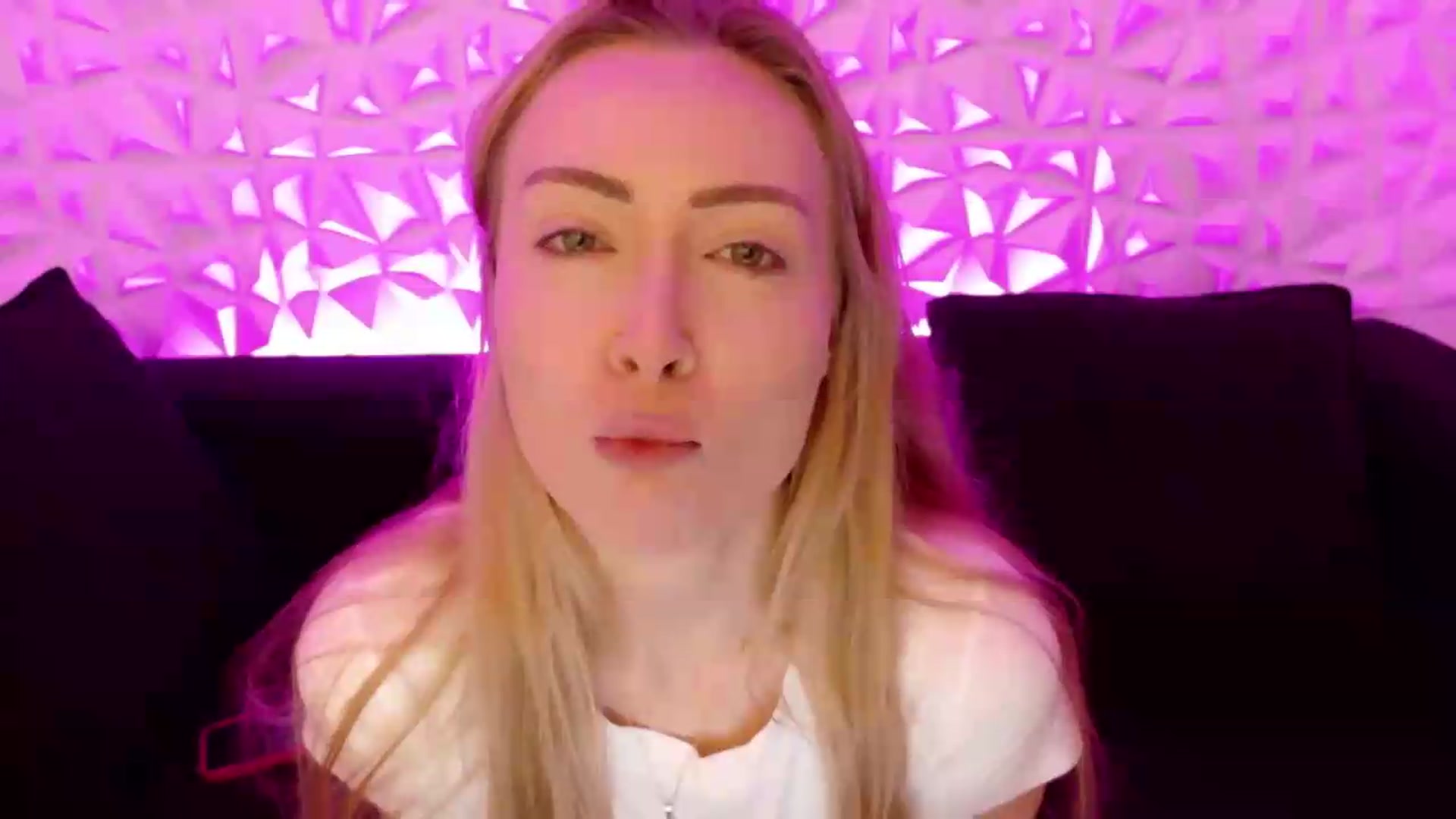 Gallery image thumbnail from xSadiexBlairx's myfreecams stream on, 06/09/2026, 19:33 image 9 of 20