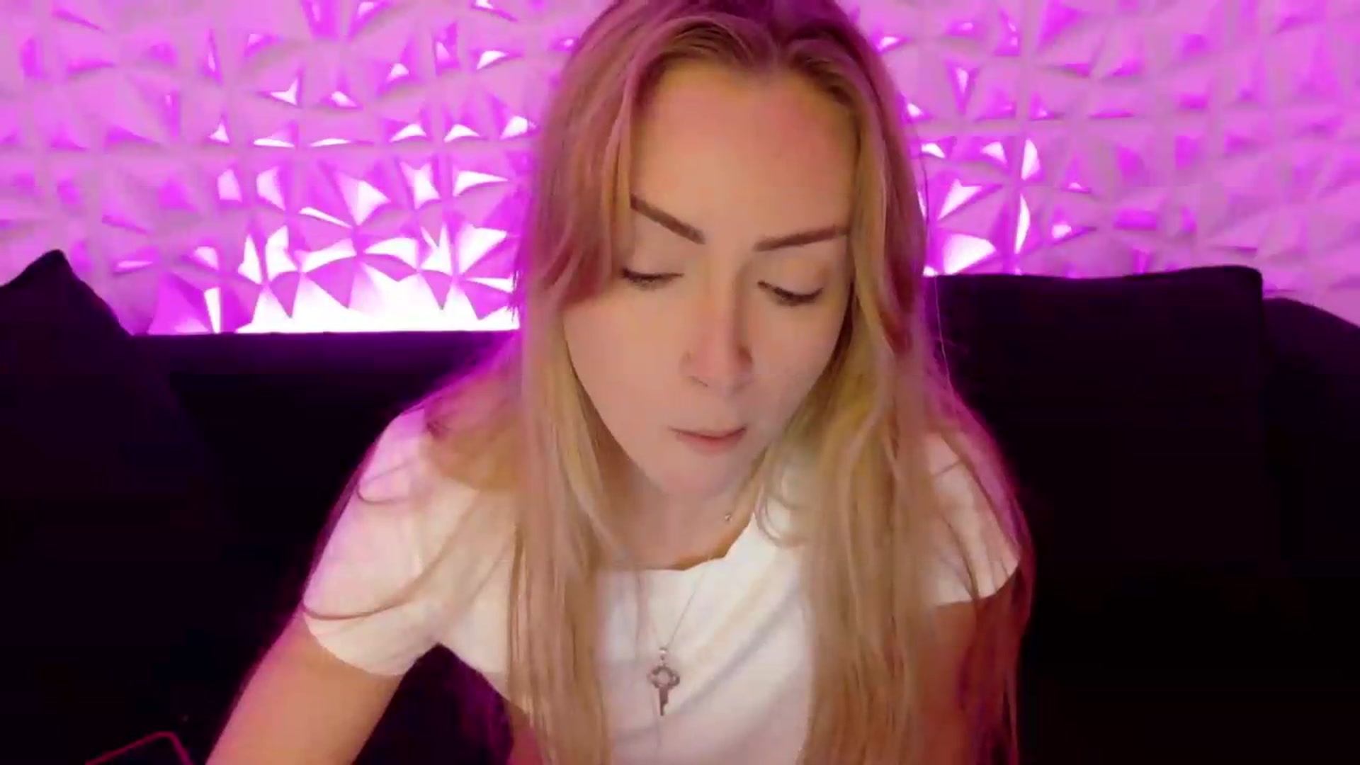 Gallery image thumbnail from xSadiexBlairx's myfreecams stream on, 06/09/2026, 19:33 image 18 of 20